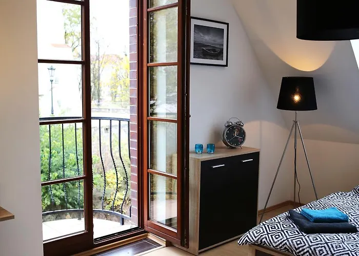 Phoebe 13 Old Town *