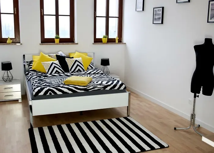 Phoebe 13 Old Town *